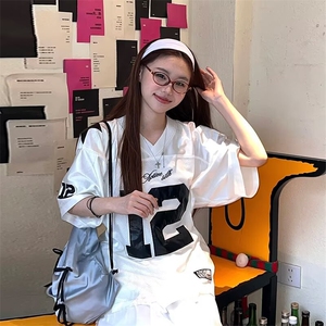 2025美式V领数字印花网面球衣宽松休闲运动短袖T恤女夏潮牌上衣图片