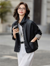时尚条纹袖口拼接皮衣外套女2025秋新款宽松百搭休闲立领夹克上衣，女装皮衣，魅衣本色
