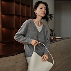 2025秋冬新款女羊绒衫100%纯山羊绒假两件厚款套衫V领简约羊绒衫，女装羊绒衫，绒知纯羊绒