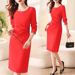 正式场合连衣裙女春装2024年新款高级感气质修身高端春秋包臀裙子，女装连衣裙，时尚俏佳人