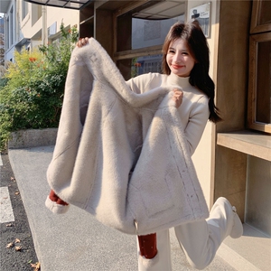 红色麂皮绒印花皮毛一体加厚棉服H8380P215K328图片