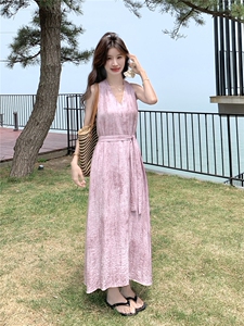 法式浪漫无袖碎花连衣裙女2025夏季新款氛围感度假风显瘦减龄长裙图片