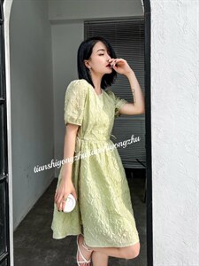 提花重工艺订珠连衣裙图片