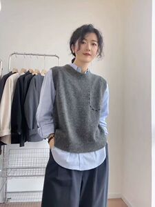 时尚百搭女士秋冬圆领假兜马甲羊毛外套图片