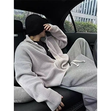 灰色