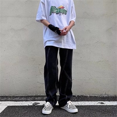 黑色
