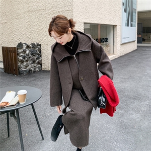 淡人气质感羊绒时尚套装裙女2025年冬季连帽马甲大衣半身裙三件套图片