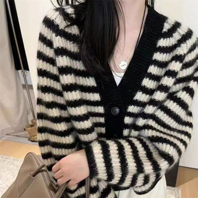 时尚条纹羊毛开衫女秋冬季新款宽松显瘦长袖单排扣针织衫外套,女装羊毛衫,锦瑟羊绒