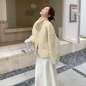 210-3291-P185-k268奶黄色甜美立领皮毛一体加厚短外套图片