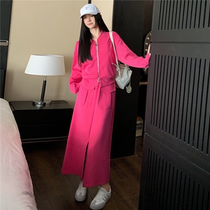 港风时尚休闲套装裙女秋季新款玫红色开衫卫衣开叉半身裙两件套潮图片