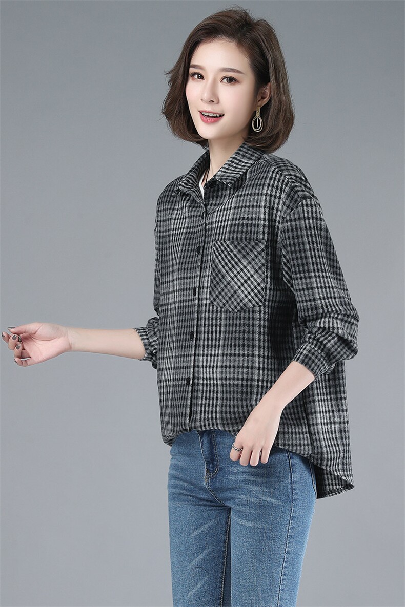 2021年春季直筒常规POLO领排多扣通勤格子衬衫女自主图,女装衬衫,伊满意