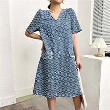 2022年夏季新款水洗牛仔镂空刺绣重工连衣裙，女装连衣裙，序儿