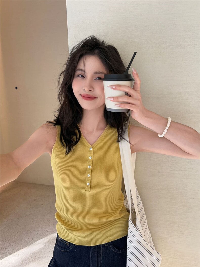 2025春季新款修身无袖上衣v领针织背心女可外穿,女装背心吊带,斯尔特羊绒