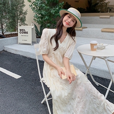 茶歇法式v领连衣裙女夏2025新款高级感超好看垂坠感温柔雪纺长裙，女装连衣裙，2C090