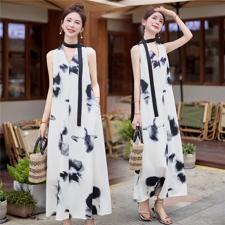 可退现现货可推2025夏季新款复古水墨画挂脖连衣裙女,女装连衣裙,时尚风爆