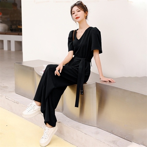 2023年夏季简约自然腰V领女装纯色腰带装饰短袖连体长裤时尚潮流图片