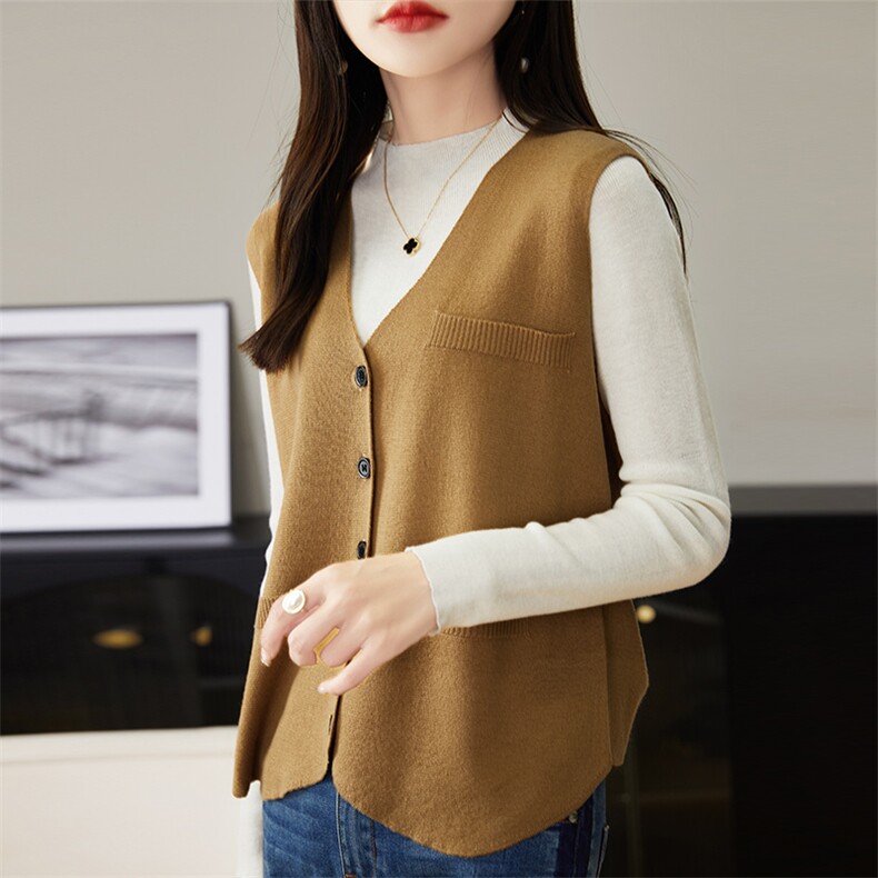 2024年秋季V领时尚气质纯色简约单排扣马甲百搭，女装马甲，朝思羊绒