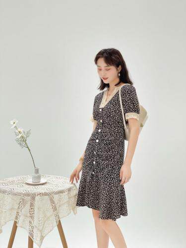 法式显瘦荷叶边鱼尾连衣裙，女装连衣裙，炅缇恩