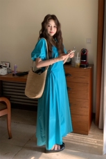蓝色简单大方的连衣裙女2025夏季新款法式气质显瘦海边度假风长裙，女装连衣裙，2C218