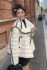 白色独特超好看小香风羽绒服女2025冬季新款高端洋气条纹白鸭绒服图片