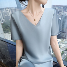 极简风V领短袖连衣裙女2025夏季新款裙子缎面垂坠感时尚气质长裙，女装连衣裙，九戎