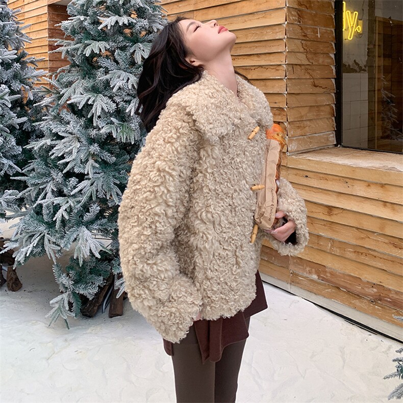 卡其色牛角扣皮毛一体羊羔毛外套女秋冬2025新款软糯减龄爆款棉服,女装短外套,2C087