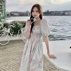 甜美法式泡泡袖连衣裙女夏新款温柔风可爱方领初恋系印花度假裙子，女装连衣裙，2C088