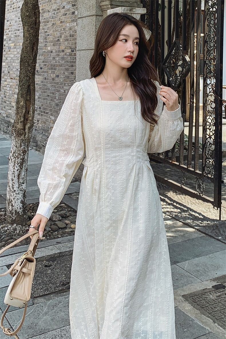 早秋长袖连衣裙女2025新款方领气质女神范温柔风米白色刺绣初恋裙,女装连衣裙,浙宝305