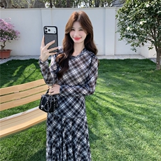 韩系慵懒风黑白格纹套装裙女春2026新款雪纺长袖上衣半身裙两件套，女装套装/套裙，艾米莉亚