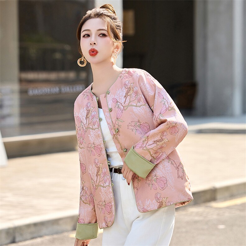 粉色新中式盘扣圆领外套女2025春秋新款精致提花休闲气质百搭上衣,女装短外套,依如秀(原杭风阁)