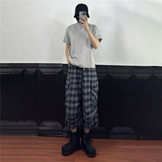 灰色