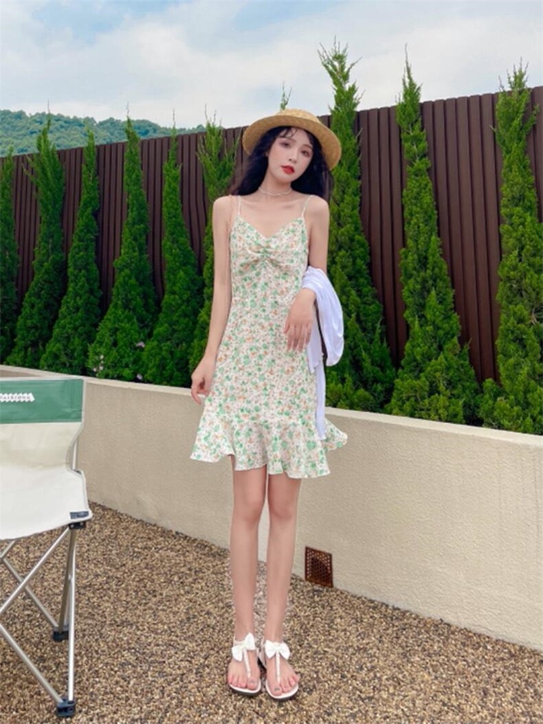 碎花吊带裙?翻晒外披超洋气款，女装背心吊带，安玖拉