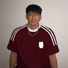 酒红色