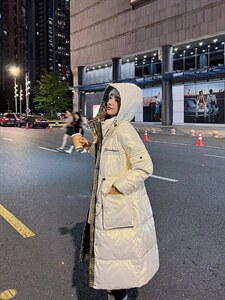 长款收腰拼色保暖羽绒服图片