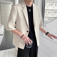 浅卡其色