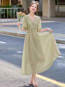 温柔风连衣裙女2025夏季新款法式高级感气质收腰显瘦V领长款裙子图片