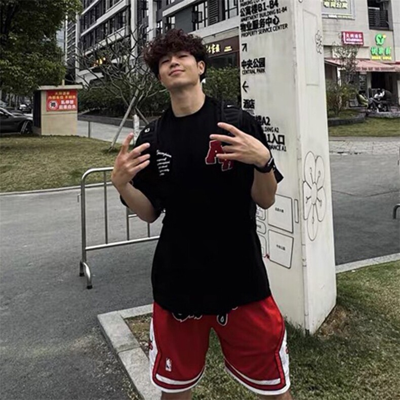 万针全刺绣工艺抖音得物高品质260克重磅纯棉双纱美式高街短袖T恤图片