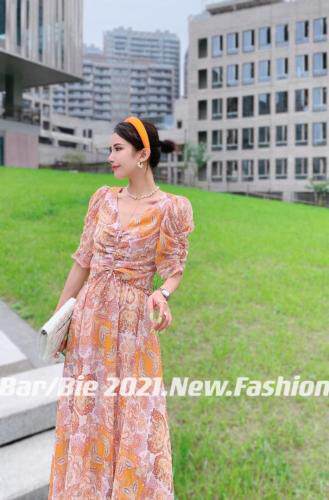 碎花连衣裙，女装连衣裙，芭比