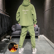 翠绿色