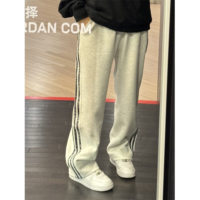 现货得物蛇年限定蟒蛇纹路休闲裤特P45,男装休闲裤,电商D205