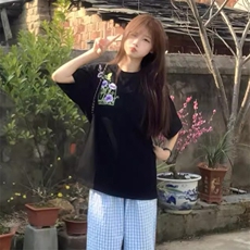 黑色