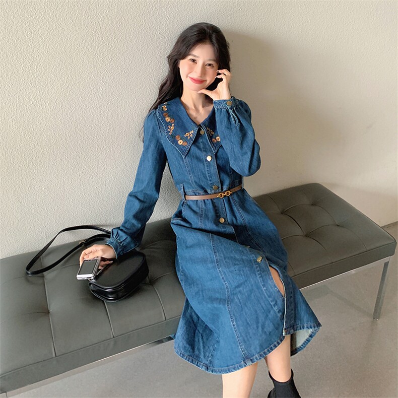 娃娃领牛仔连衣裙女2024春秋新款今年流行复古刺绣收腰裙子，女装连衣裙，点滴