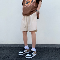 浅卡其色