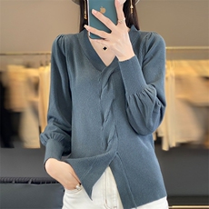 新款女毛衣打底衫宽松显瘦针织衫V领扭花百搭长袖，女装针织衫/毛衣，佳绒包芯纱店
