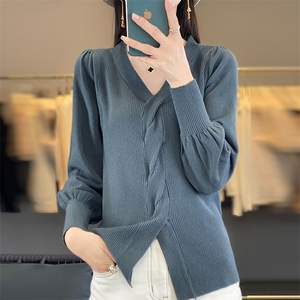 新款女毛衣打底衫宽松显瘦针织衫V领扭花百搭长袖图片
