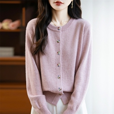 藕粉色
