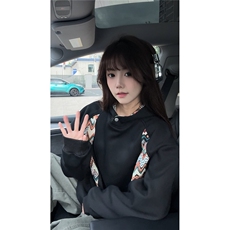 黑色