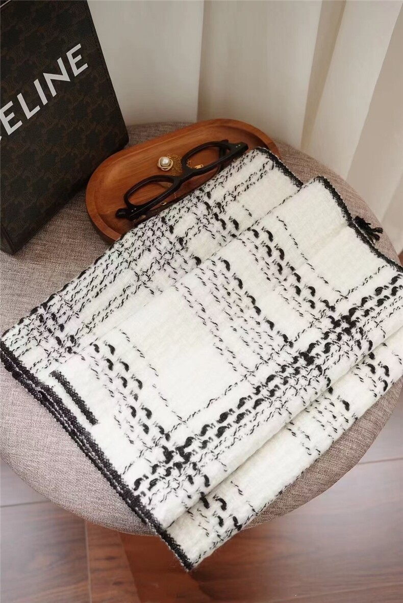 2025年秋季长方形时尚百搭通勤简约休闲小香围巾薄款，围巾，丽靓一衫