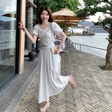 白色时尚甜美压褶设计上衣套装裙女2025夏季新款优雅半身裙两件套，女装套装/套裙，浙宝220