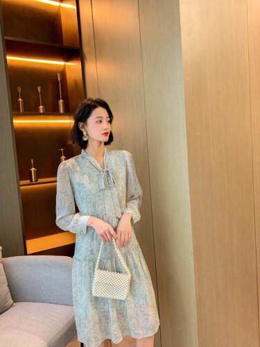 【现货】2021年春夏新品韩版时尚大方百搭连衣裙，女装连衣裙，荷塘月色